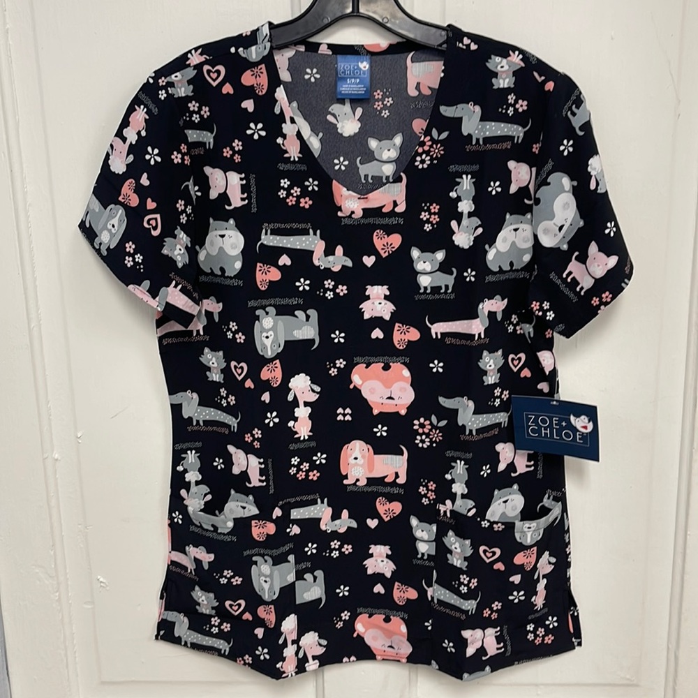 Zoe + Chloe Print Scrub Top